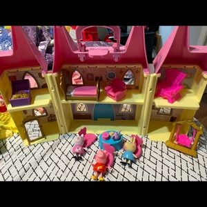 Peppa pig castle